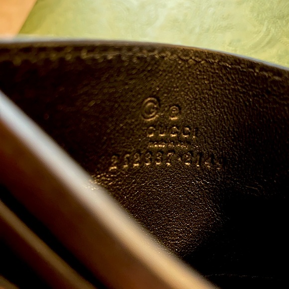 Gucci Card Holder - Like New ๐ซ - Picture 3 of 4